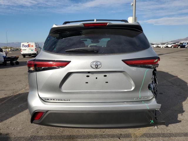 5TDHZRBH1NS586955 - 2022 TOYOTA HIGHLANDER XLE 银色 照片 6