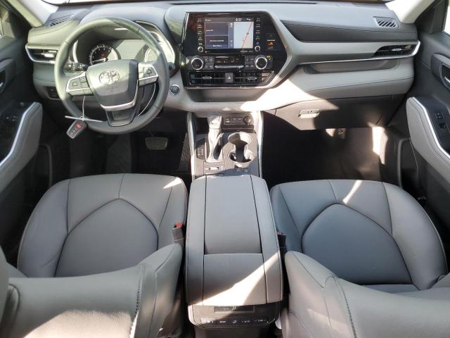 5TDHZRBH1NS586955 - 2022 TOYOTA HIGHLANDER XLE 银色 照片 8