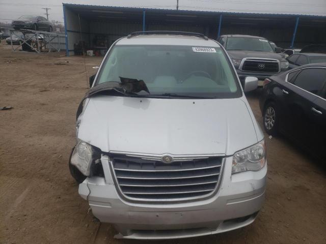 2A4RR5D15AR420965 - 2010 CHRYSLER TOWN & COU TOURING 银色 照片 5