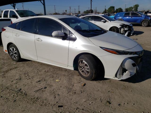 JTDKARFP4H3049355 - 2017 TOYOTA PRIUS PRIM WHITE photo 4