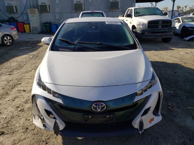 JTDKARFP4H3049355 - 2017 TOYOTA PRIUS PRIM WHITE photo 5