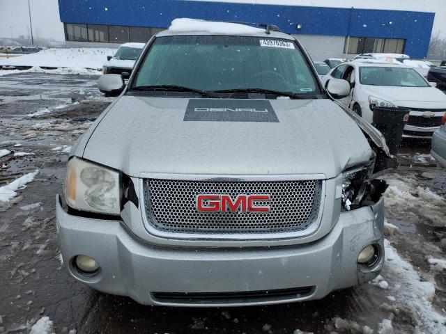 1GKET66MX66124233 - 2006 GMC ENVOY DENALI XL SILVER photo 5