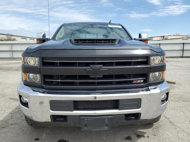 1GC1KWEY4JF169047 - 2018 CHEVROLET SILVERADO K2500 HEAVY DUTY LTZ GRAY photo 5