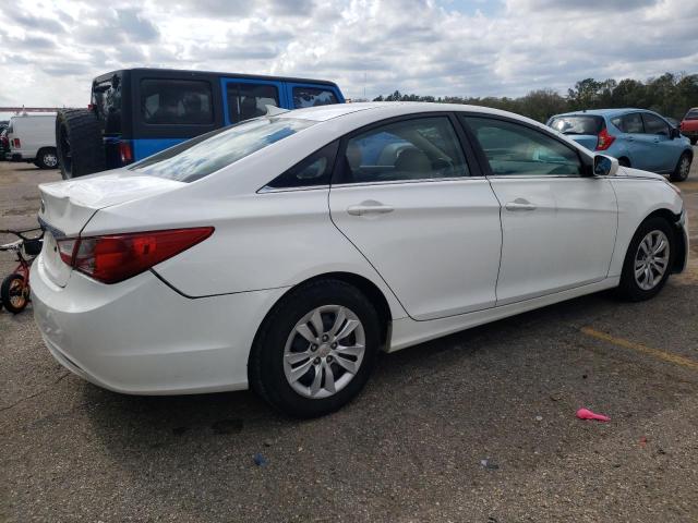 5NPEB4AC7CH492646 - 2012 HYUNDAI SONATA GLS WHITE photo 3