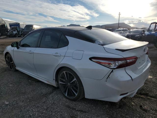 4T1BZ1HK8JU005169 - 2018 TOYOTA CAMRY XSE WHITE photo 2