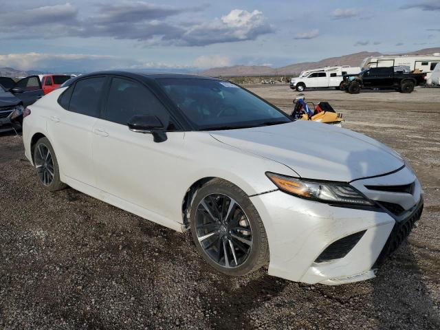 4T1BZ1HK8JU005169 - 2018 TOYOTA CAMRY XSE WHITE photo 4