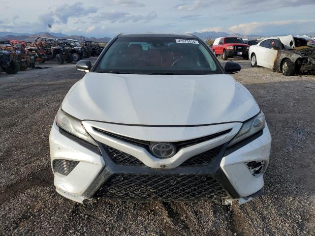 4T1BZ1HK8JU005169 - 2018 TOYOTA CAMRY XSE WHITE photo 5