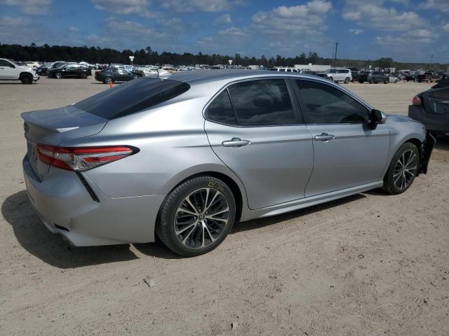 4T1B11HK7JU503760 - 2018 TOYOTA CAMRY L SILVER photo 3