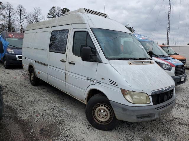 WD2YD742235507385 - 2003 DODGE SPRINTER WHITE photo 4