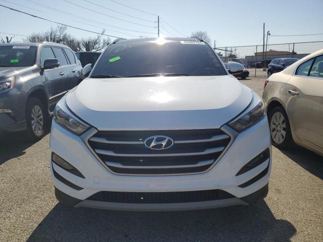 KM8J33A24JU701837 - 2018 HYUNDAI TUCSON VALUE WHITE photo 5