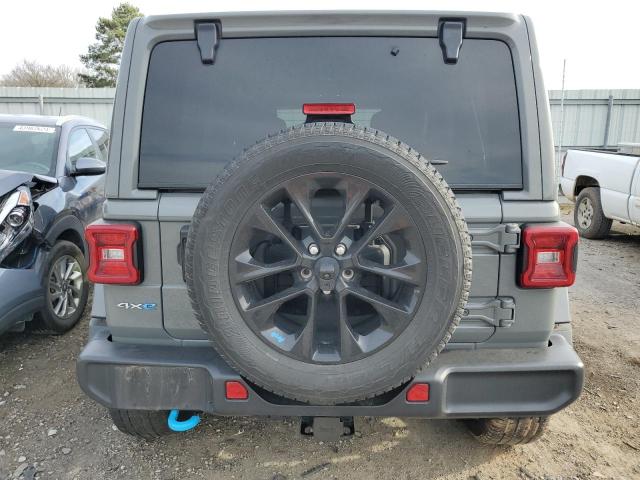 1C4JJXP6XNW183657 - 2022 JEEP WRANGLER U SAHARA 4XE GRAY photo 6