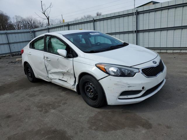 KNAFK4A61G5510981 - 2016 KIA FORTE LX WHITE photo 4