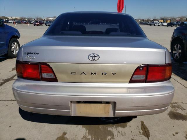 JT2BG12K9T0389467 - 1996 TOYOTA CAMRY DX SILVER photo 6