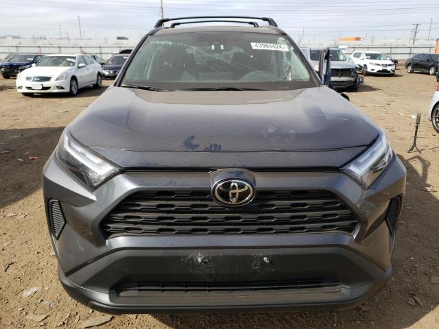 2T3P1RFV0PW391692 - 2023 TOYOTA RAV4 XLE GRAY photo 5