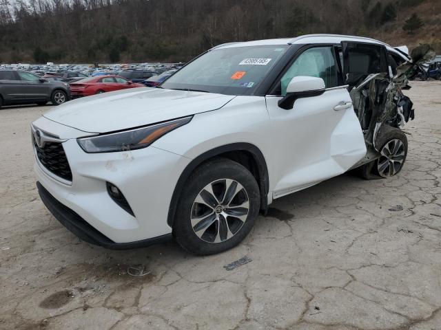 5TDGZRBH4NS576979 - 2022 TOYOTA HIGHLANDER XLE 白色 照片 1