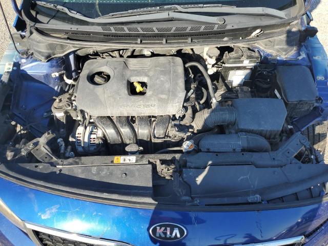 3KPFK4A77JE256944 - 2018 KIA FORTE LX BLUE photo 11