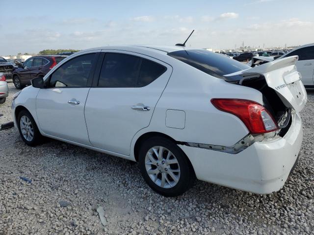 3N1CN7AP1JL832831 - 2018 NISSAN VERSA S WHITE photo 2