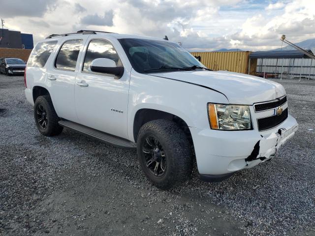 1GNSCAE05BR389657 - 2011 CHEVROLET TAHOE C1500  LS WHITE photo 4