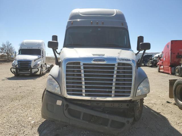 1FUJGLDR0JLHF2749 - 2018 FREIGHTLINER CASCADIA 1 SILVER photo 9