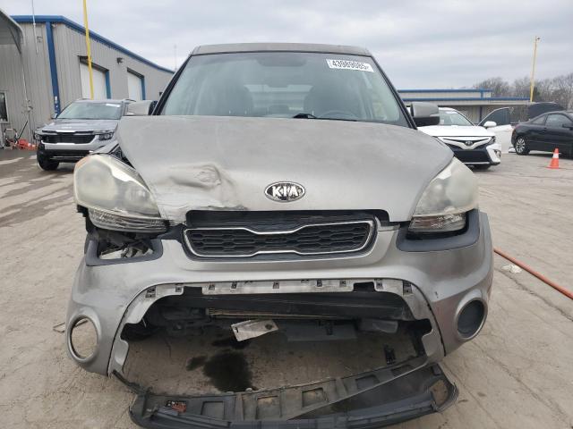 KNDJT2A66D7551301 - 2013 KIA SOUL + GRAY photo 5