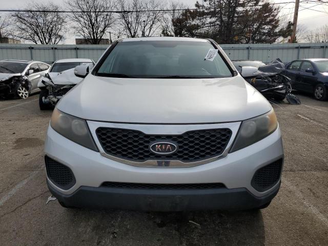 5XYKTCA14BG059056 - 2011 KIA SORENTO BASE SILVER photo 5