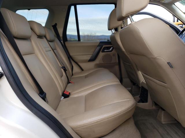 SALFT2BN7AH172544 - 2010 LAND ROVER LR2 HSE TECHNOLOGY WHITE photo 11