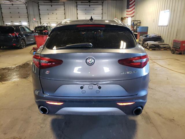 ZASFAKAN5J7B72697 - 2018 ALFA ROMEO STELVIO GRAY photo 6