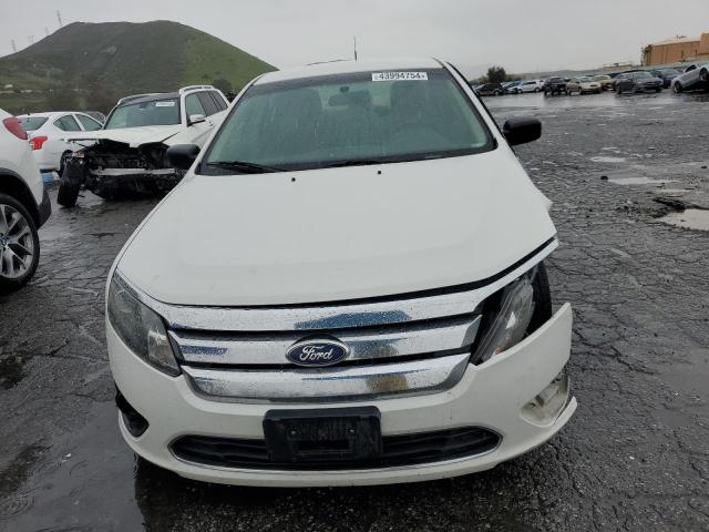 3FAHP0GA1BR319803 - 2011 FORD FUSION S WHITE photo 5