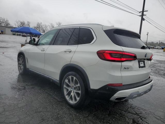 5UXCR4C06L9C02719 - 2020 BMW X5 SDRIVE 40I WHITE photo 2