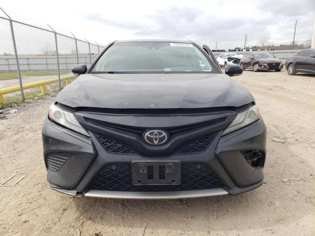 4T1B61HK5JU015361 - 2018 TOYOTA CAMRY XSE BLACK photo 5