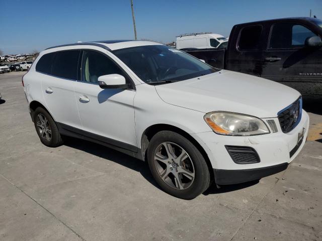 YV4902DZ5D2464551 - 2013 VOLVO XC60 T6 WHITE photo 4