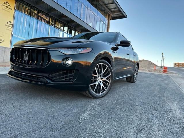 ZN661YUS7HX224532 - 2017 MASERATI LEVANTE S SPORT BLACK photo 2