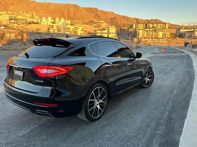 ZN661YUS7HX224532 - 2017 MASERATI LEVANTE S SPORT BLACK photo 4