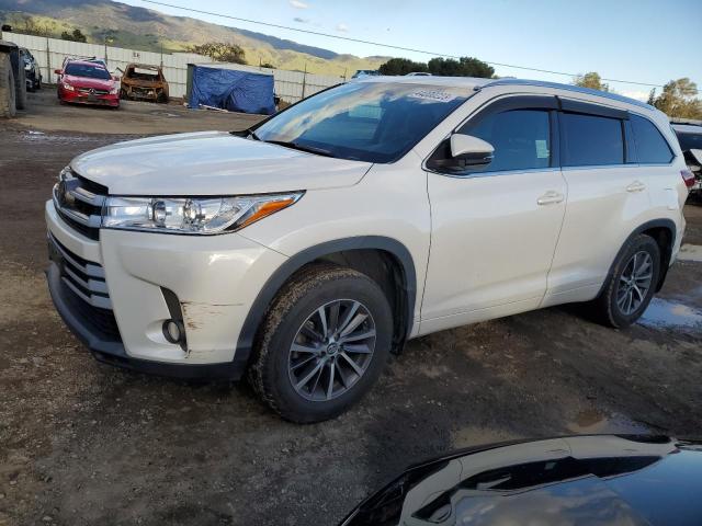 5TDJZRFH1JS818444 - 2018 TOYOTA HIGHLANDER SE WHITE photo 1