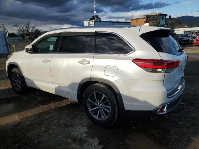 5TDJZRFH1JS818444 - 2018 TOYOTA HIGHLANDER SE WHITE photo 2