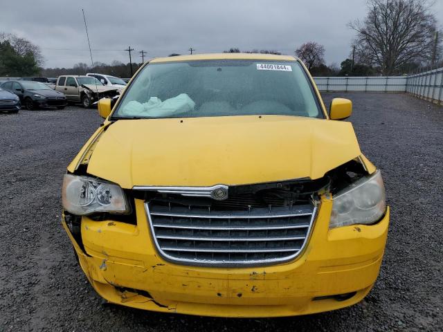 2A4RR5D1XAR213651 - 2010 CHRYSLER TOWN & COU TOURING YELLOW photo 5