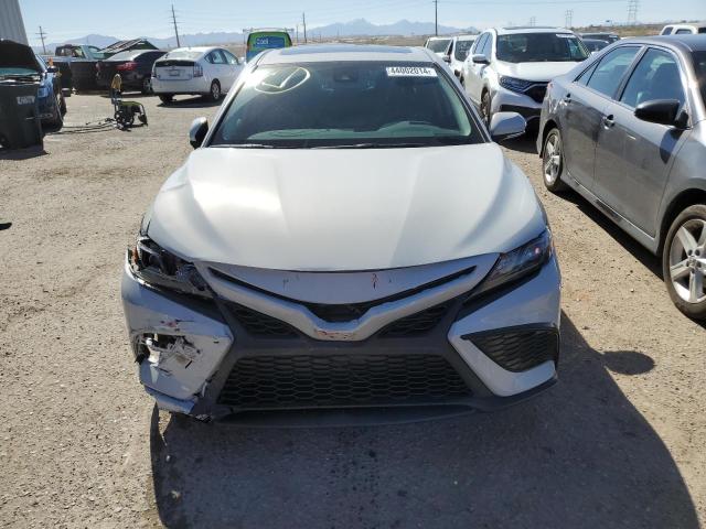 4T1S11AK0RU224589 - 2024 TOYOTA CAMRY SE NIGHT SHADE WHITE photo 5