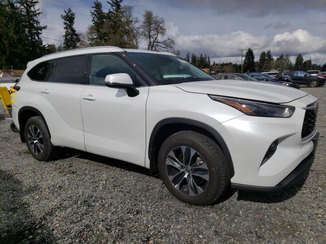 5TDHZRBH4NS162086 - 2022 TOYOTA HIGHLANDER XLE WHITE photo 4