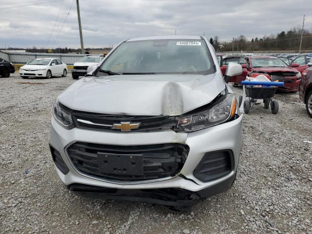 3GNCJKSB3JL214092 - 2018 CHEVROLET TRAX LS SILVER photo 5