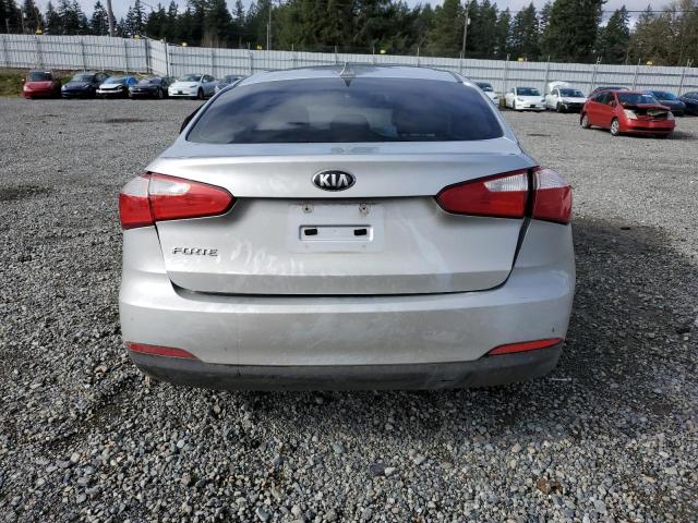 KNAFK4A69G5516480 - 2016 KIA FORTE LX SILVER photo 6