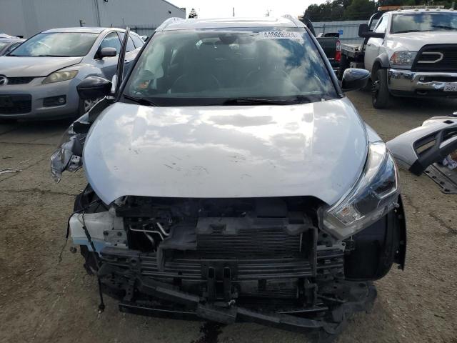 3N1CP5DV7LL484514 - 2020 NISSAN KICKS SR SILVER photo 5