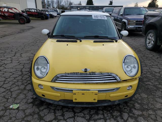 WMWRC33473TE17827 - 2003 MINI COOPER YELLOW photo 5
