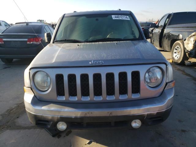 1C4NJPBA9FD138672 - 2015 JEEP PATRIOT SPORT GRAY photo 5