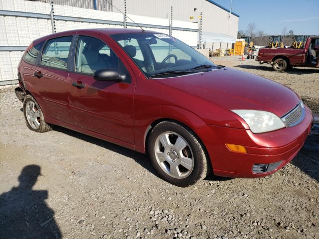 3FAFP37N05R157744 - 2005 FORD FOCUS ZX5 RED photo 4