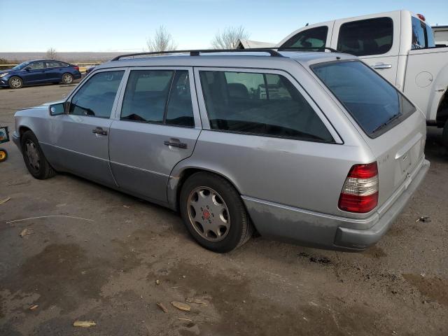 WDBEA92E7SF314095 - 1995 MERCEDES-BENZ E 320 GRAY photo 2