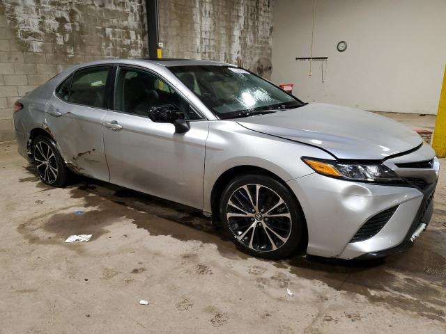 4T1B11HK2KU841245 - 2019 TOYOTA CAMRY L SILVER photo 4