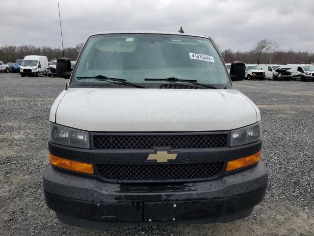 1GCWGAFG5J1345049 - 2018 CHEVROLET EXPRESS WHITE photo 5