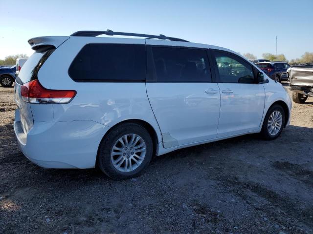 5TDYK3DC1DS286754 - 2013 TOYOTA SIENNA XLE WHITE photo 3