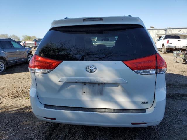 5TDYK3DC1DS286754 - 2013 TOYOTA SIENNA XLE WHITE photo 6