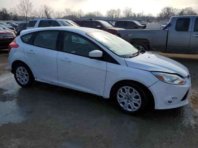 1FAHP3K23CL106174 - 2012 FORD FOCUS SE WHITE photo 4